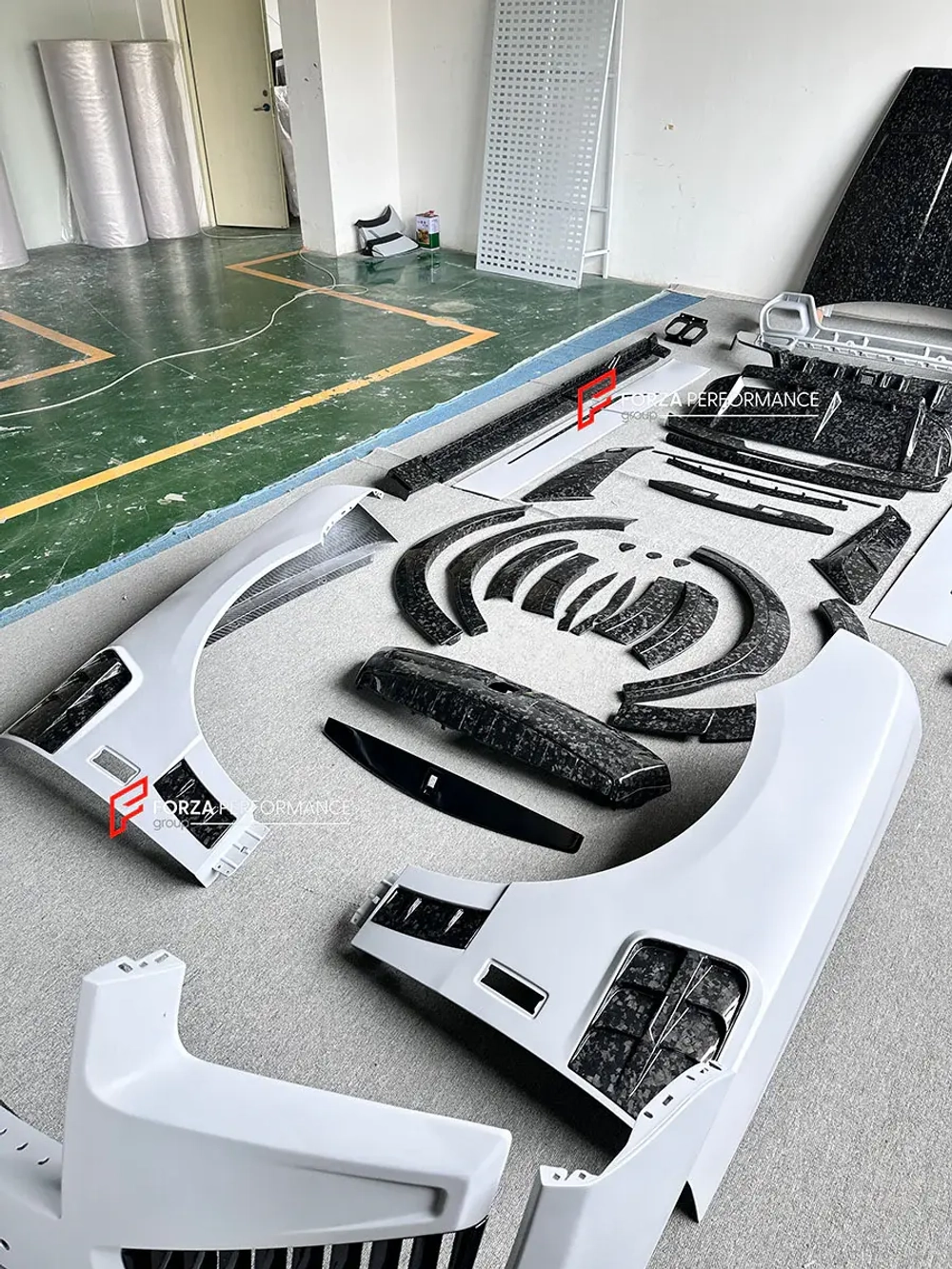 Обвес переделка для ROLLS-ROYCE CULLINAN СЕРИИ 1 2018 - 2025 в ROLLS-ROYCE CULLINAN СЕРИИ 2 РЕСТАЙЛИНГ Ролс Ройс Куллинан