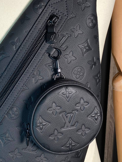 Сумка- слинг Louis Vuitton