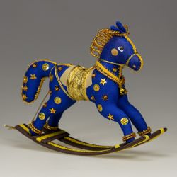 Бисерная ёлочная игрушка Лошадка-качалка №2