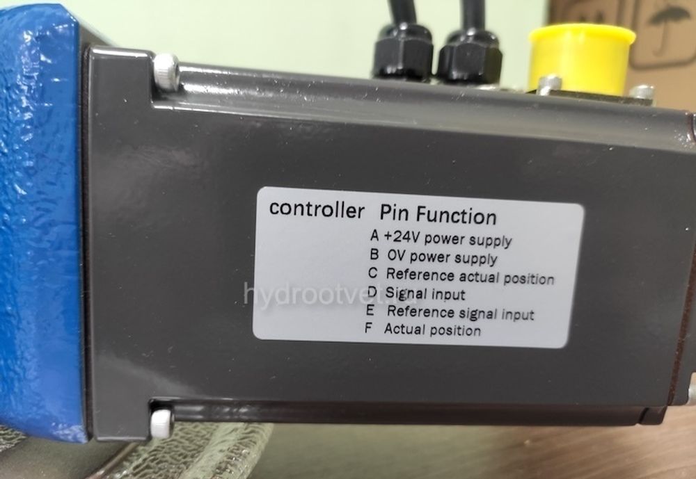 4WRKE16W6-200L-3X/6EG24K31/A1D3M - Пропорциональный распределитель с обратной связью по положению золотника и со встроенным усилителем (OBE), Ду16, A1 = ±10 В, номинальный расход 200 л/мин, схема W6-, каналы управления X и Y - внешние