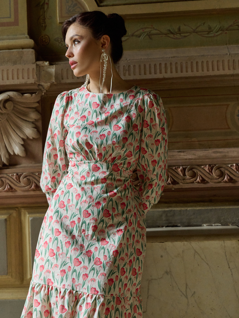 Платье с широкими манжетами