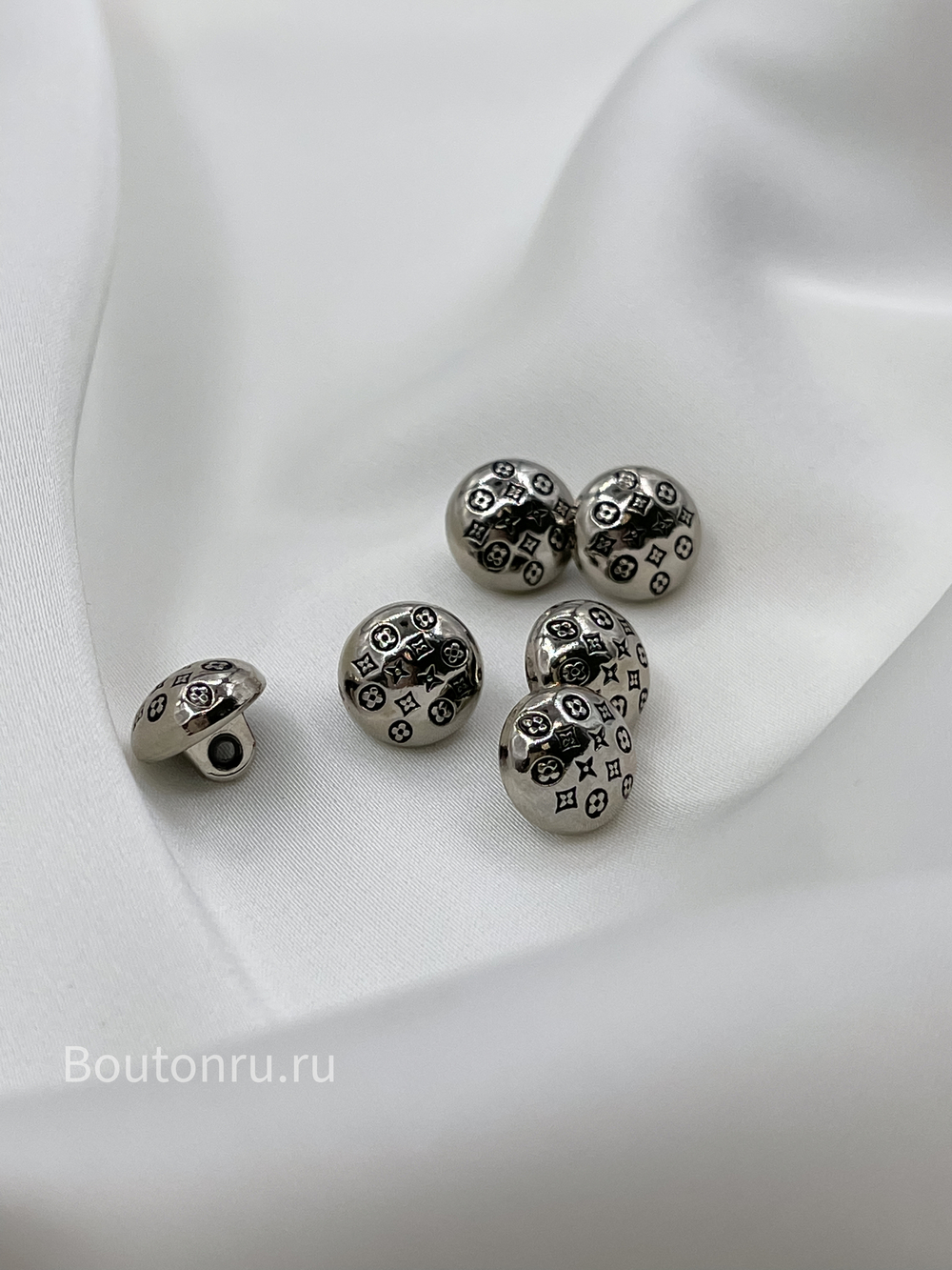 Пуговицы ЛВ. серебристые