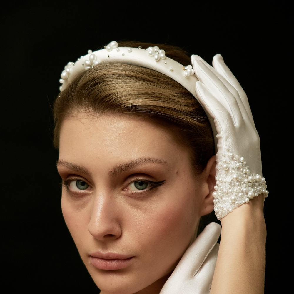 Перчатки кокроткие с жемчужной россыпью