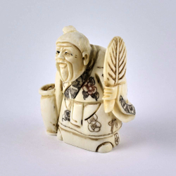 Нэцкэ Монах с веером и священным сосудом