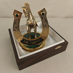 Сувенирный конь с подковой "На удачу" (Златоуст) с малахитом