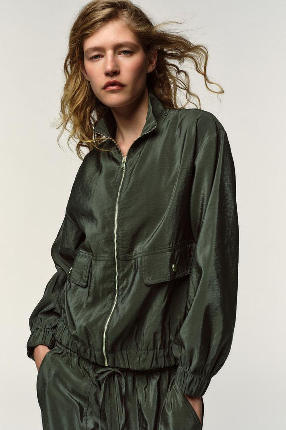 ZARA БОМБЕР С ВОРОТНИКОМ-СТОЙКОЙ, ХАКИ