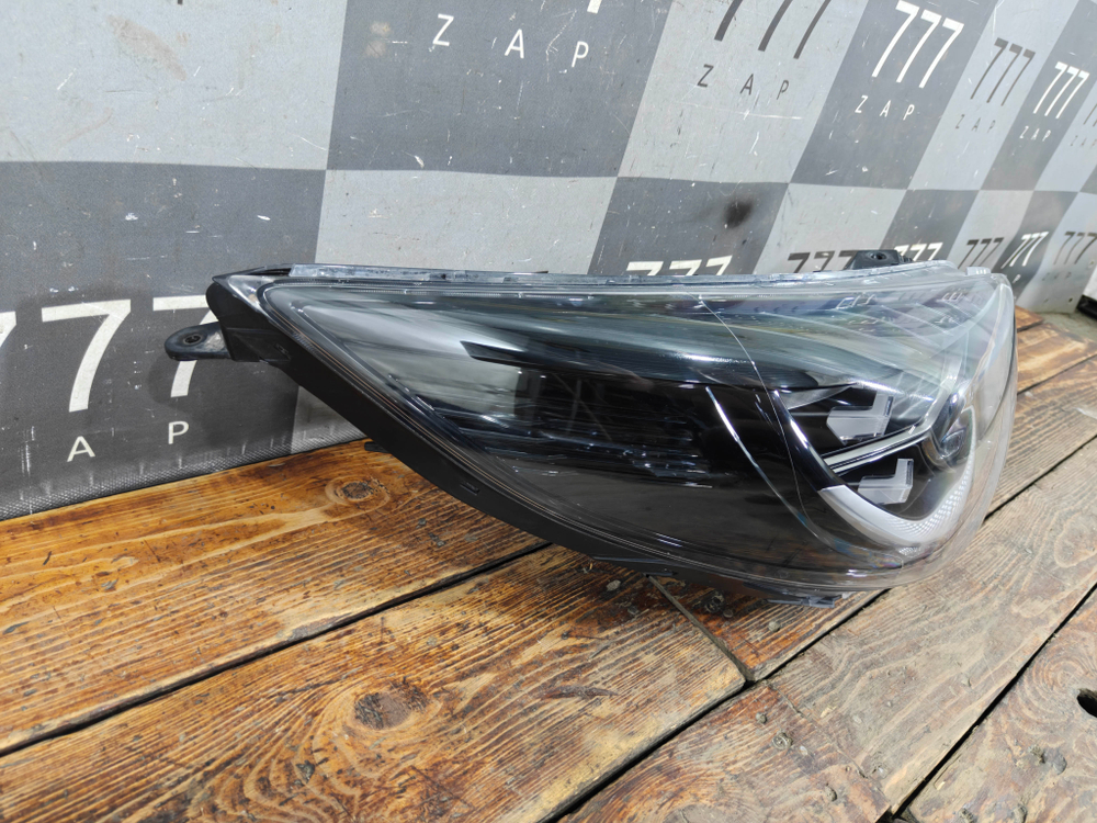 Фара правая LED Kia Picanto 3 (JA) 21-нв Б/У Оригинал 92102G6400