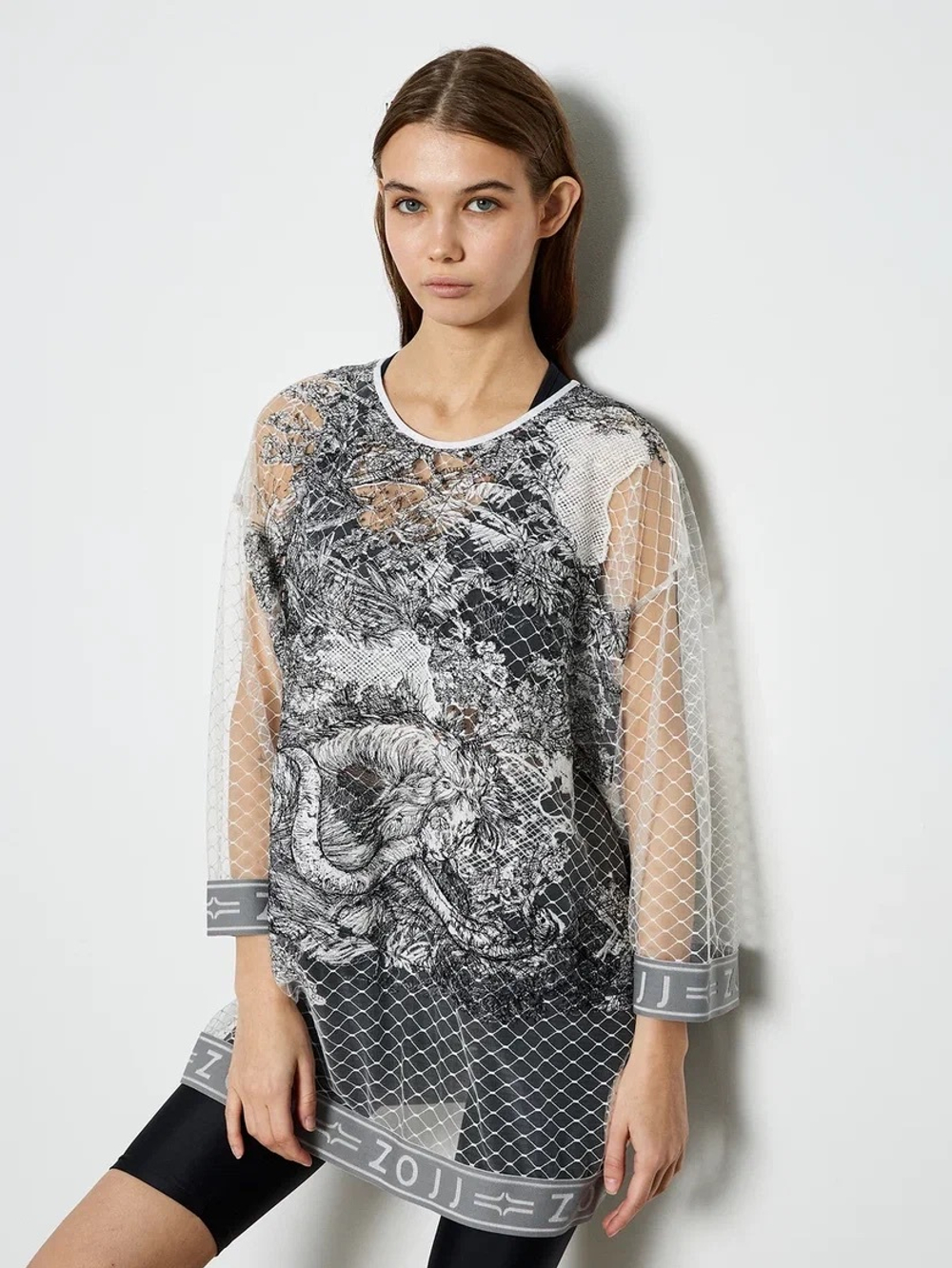 Oversize футболка с вышивкой