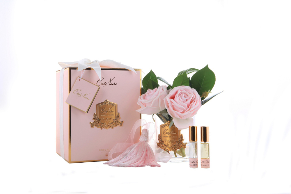 Ароматизированный букет из камелий и роз в прозрачной вазе, кисть и 2 спрея 21х17х17 Cote Noire Pink Camelia Roses