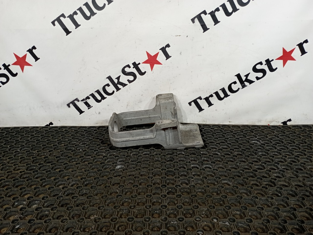 Кронштейн амортизатора