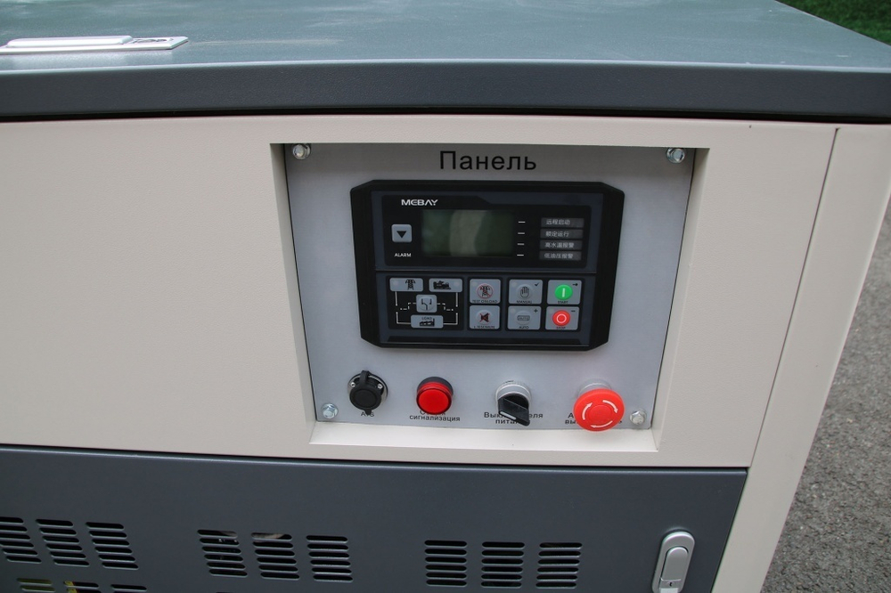 Бензиновый генератор 20 кВт АМПЕРОС LT25000S-3 в шумозащитном кожухе с автозапуском