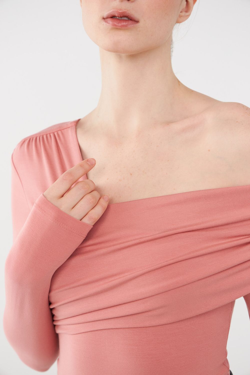 ТОП-БОДИ НА ОДНО ПЛЕЧО, ПУДРОВЫЙ РОЗОВЫЙ