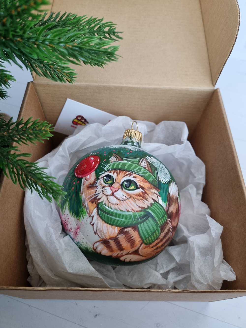 Шар стеклянный  "котик на ёлке" ручная роспись