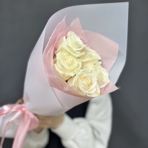 Букет кремовых роз