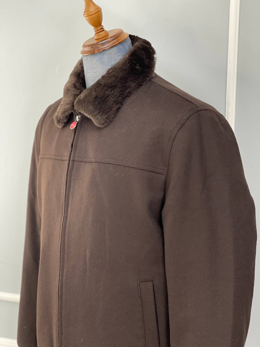 Кашемировая куртка Kiton внутри с мехом