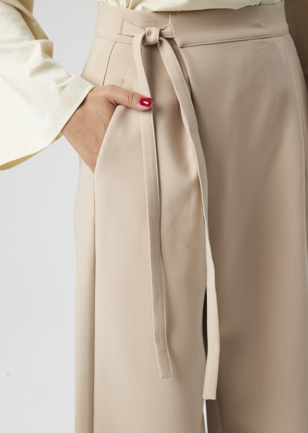 BUTTON-FRONT TROUSERS | М | BEIGE