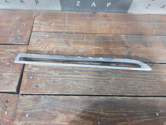 Молдинг решетки радиатора Mercedes GLE (V167) 18-нв Б/У Оригинал A1678854803