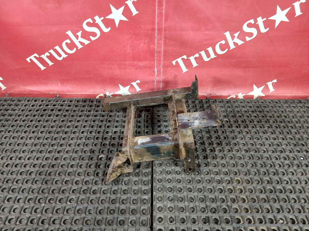 Кронштейн корпуса подножек правый 2018г