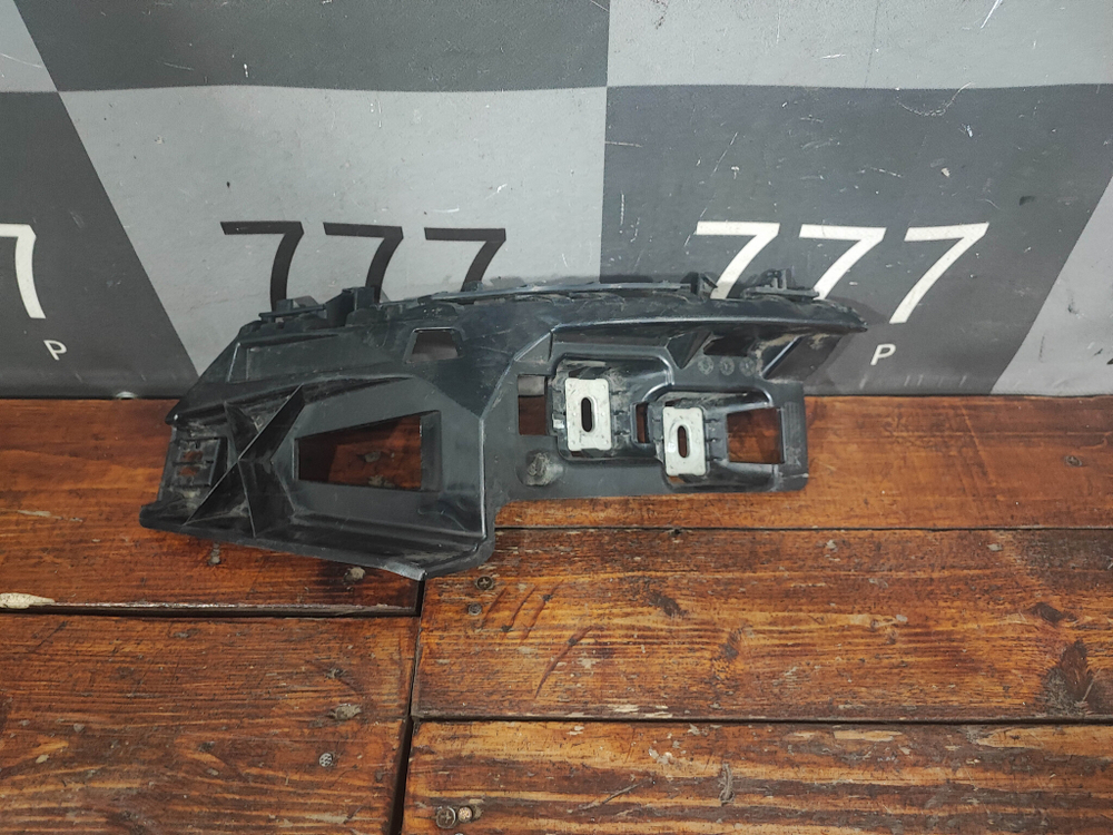 Кронштейн заднего бампера левый E-Class (C238) 17-нв Б/У Оригинал A2388803300