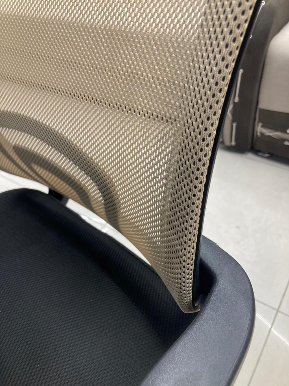 Кресло Премьер-5 (S) сетка беж металлик/черная п.Пиастра (упак.фирмы)