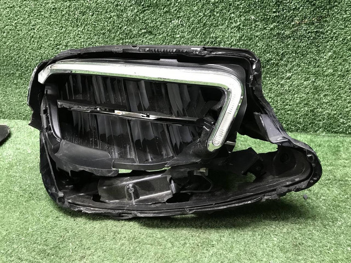 Битая Фара правая Mercedes E W213 (2020-2023) LED