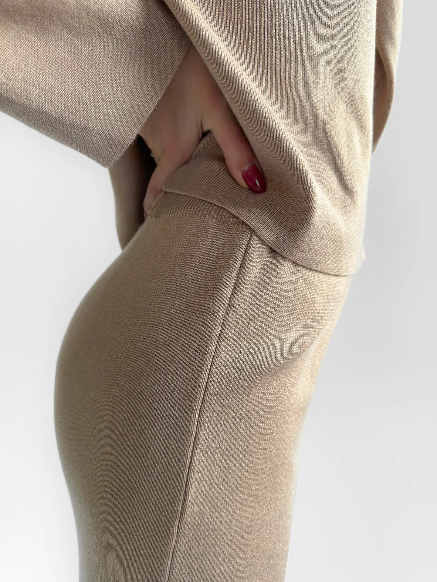 Костюм JN 5368 из удлиненной юбки со стрелкой и свитера бежевый