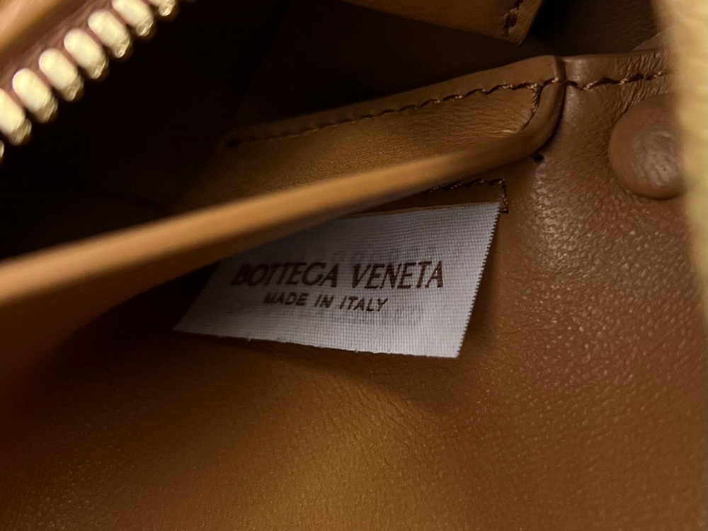 Bottega Veneta Small Brick Cassette 23 cm