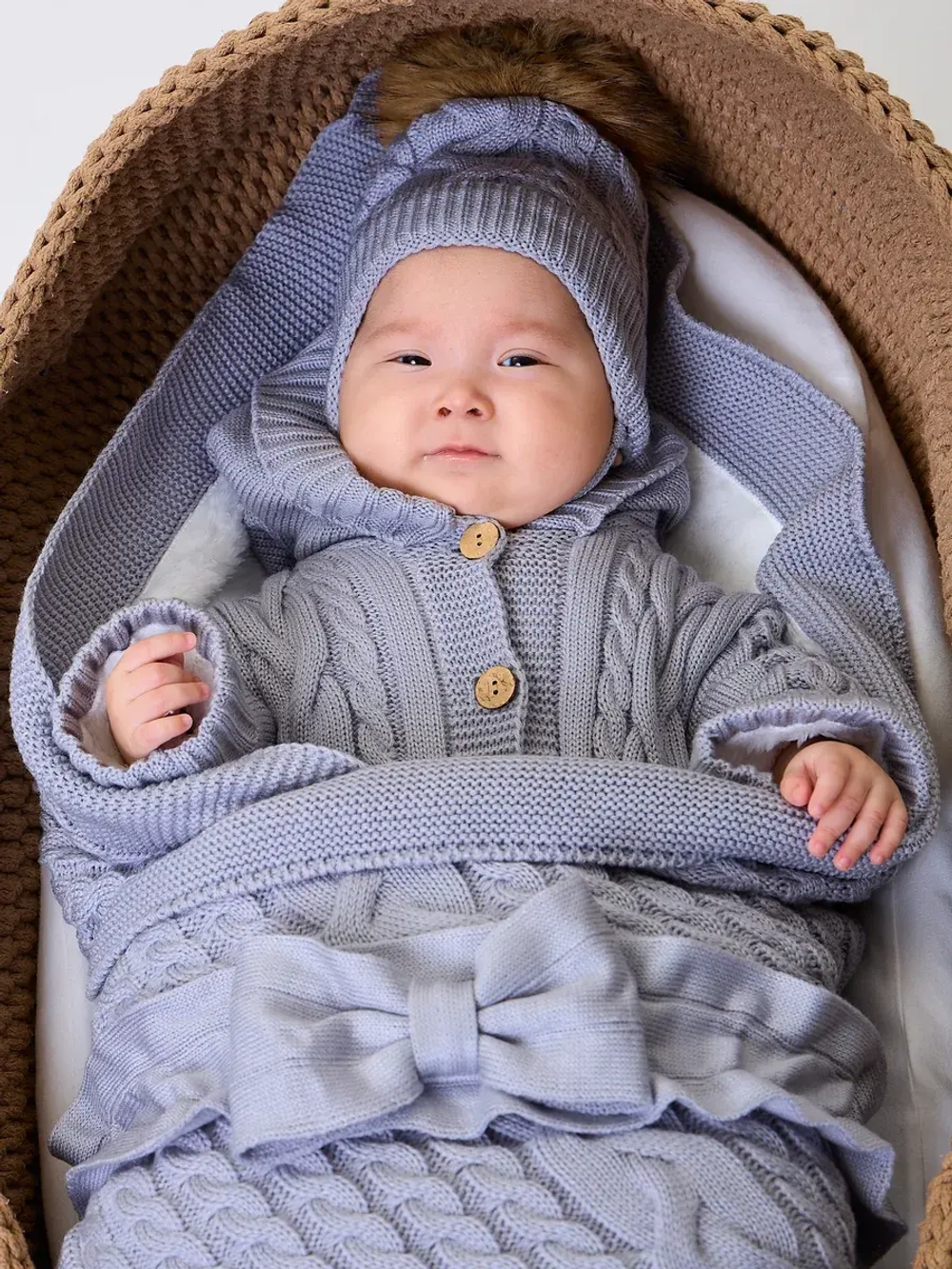 Вязаный конверт на выписку для новорожденного теплый