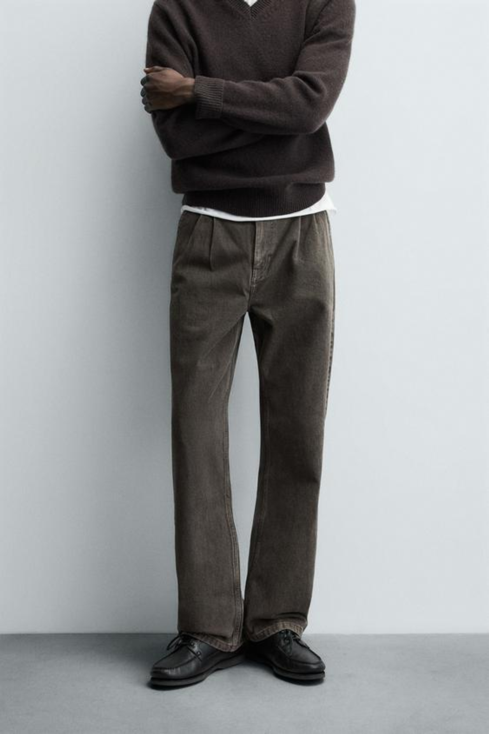 ZARA ДЖИНСЫ STRAIGHT FIT СО СКЛАДКАМИ, СЕРО-КОРИЧНЕВЫЙ