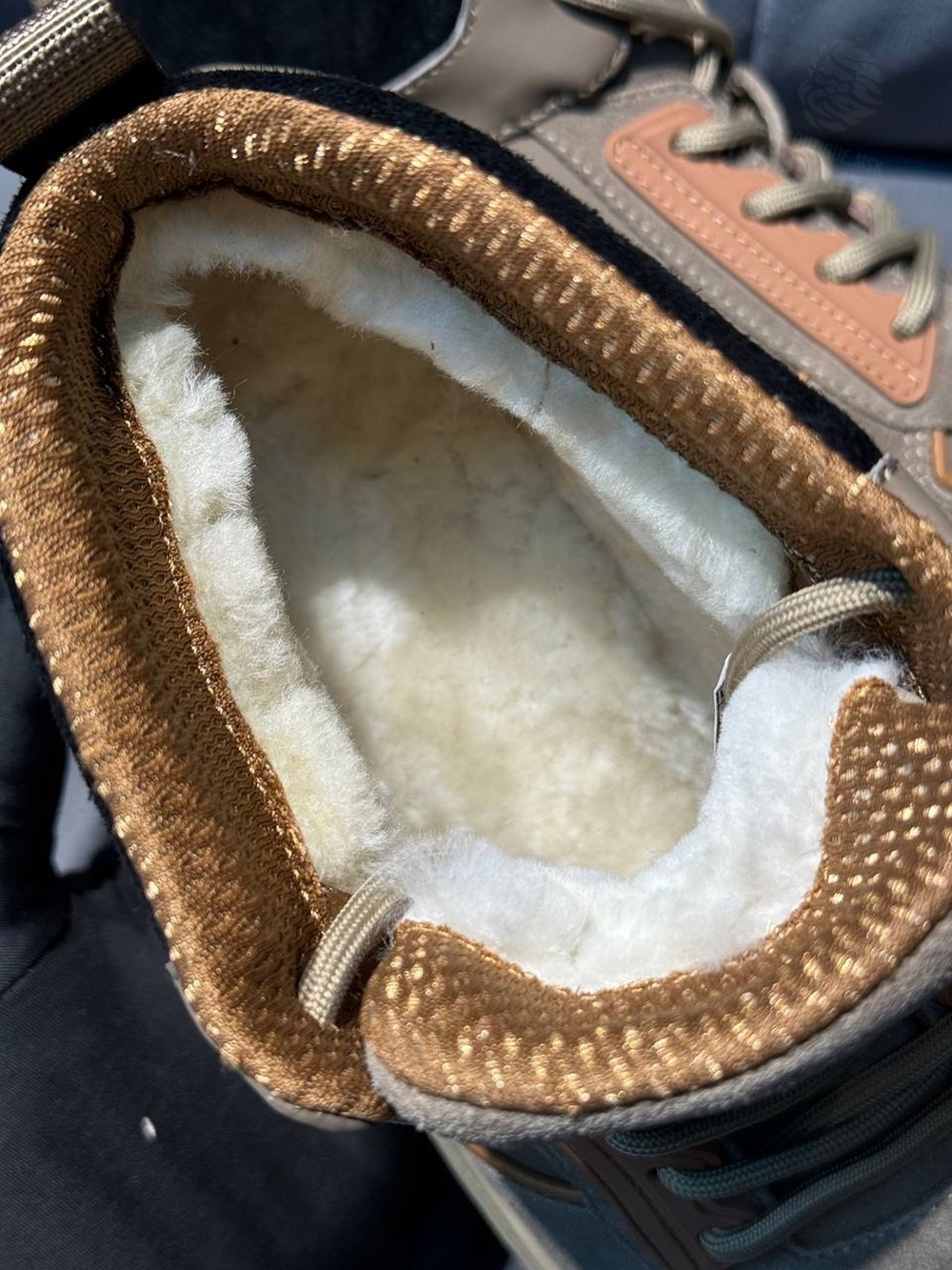 UGG