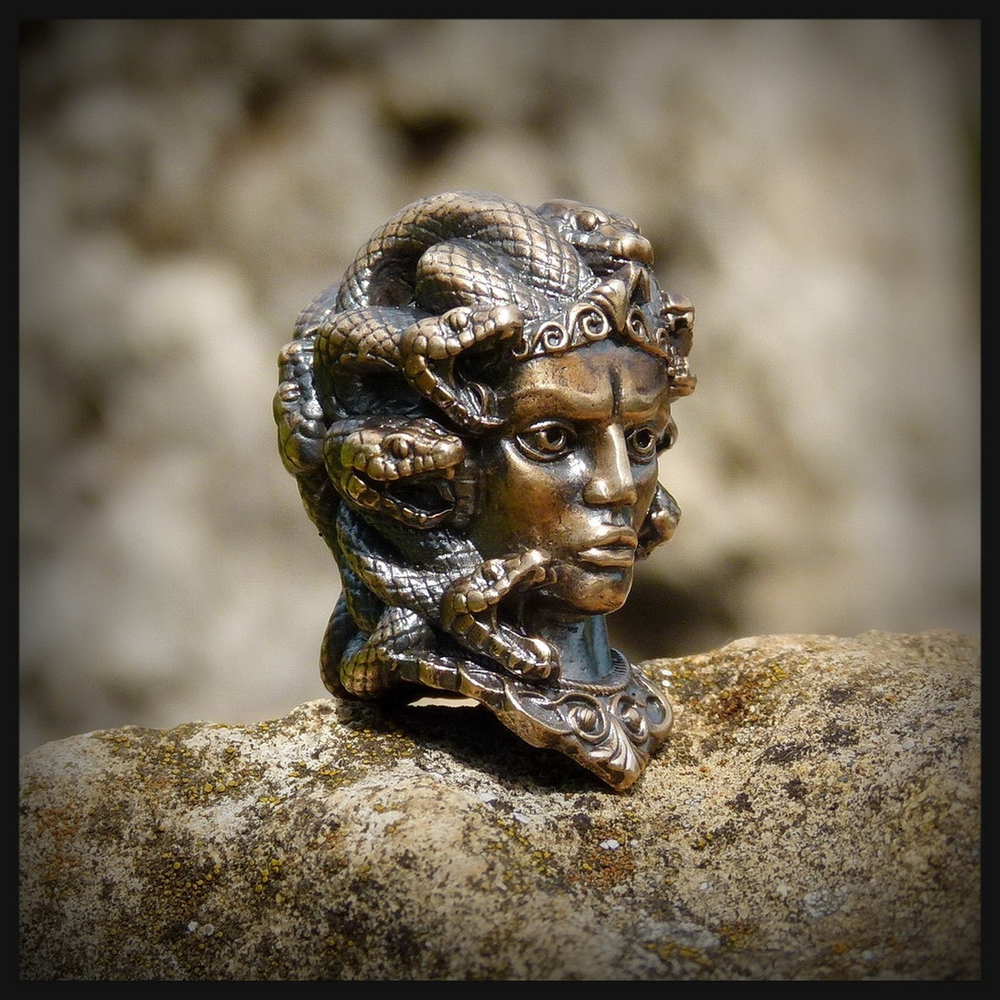 Бусина "Медуза Горгона" для темляков или браслетов , бронза