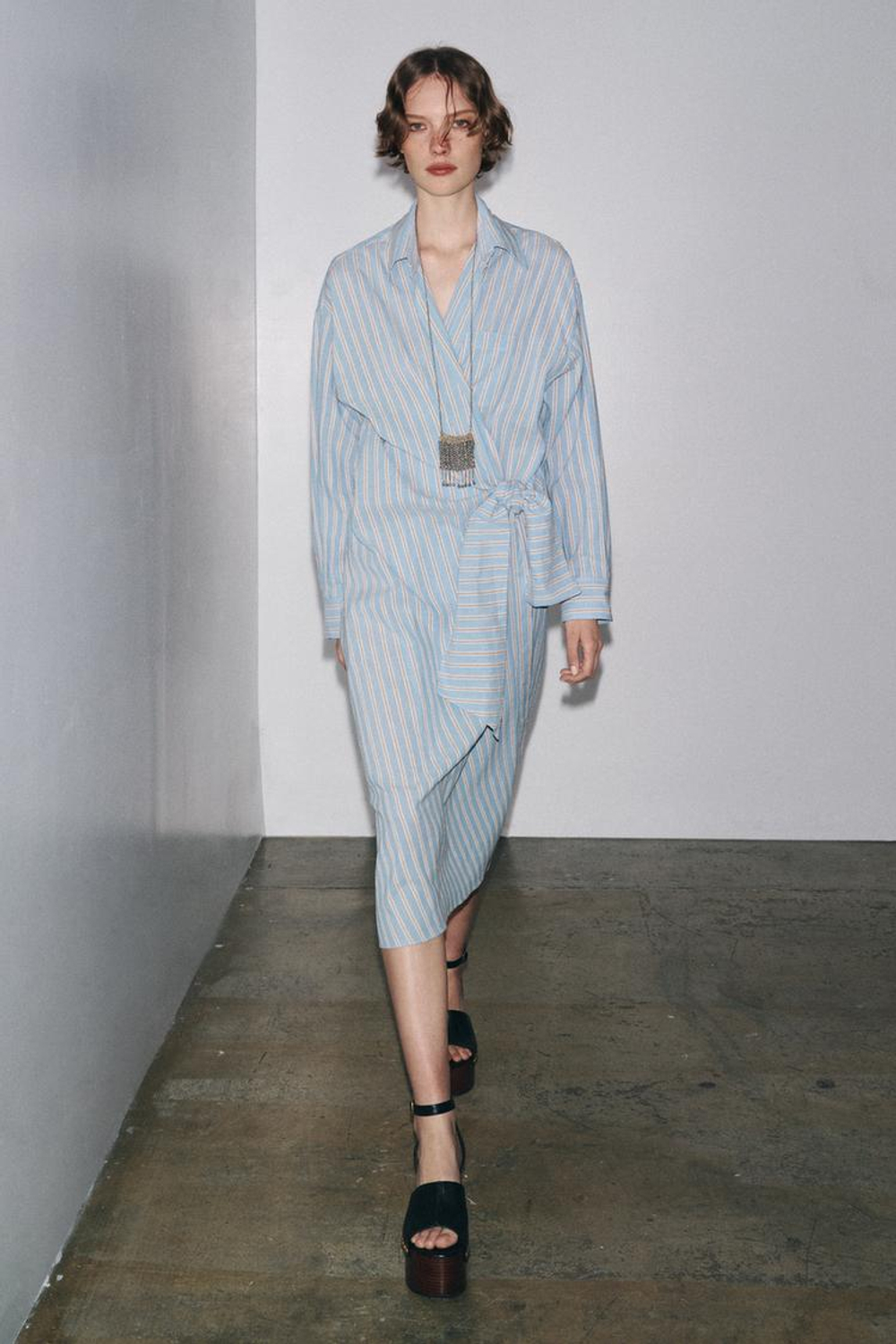 ZARA ПЛАТЬЕ НА ЗАПАХ В ПОЛОСКУ — ZW COLLECTION, СИНИЙ