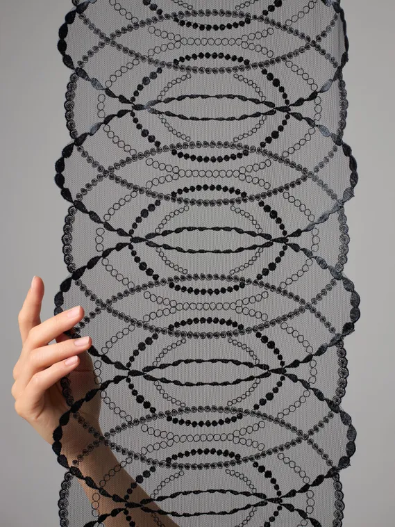 05-173 Вышивка на неэл. сетке 23 см, черный 170