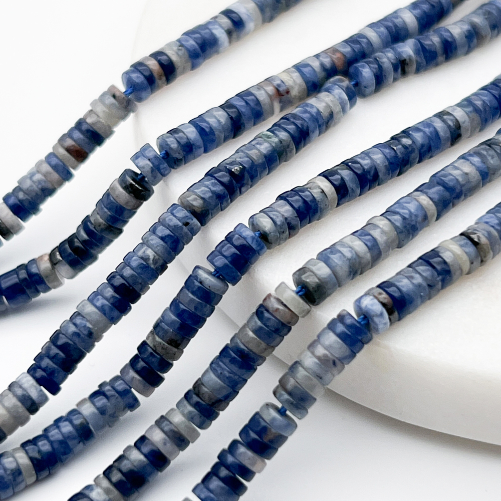 Содалит бусины, рондель, размер около 1,5*4 мм, цена за отрезок 19 см (1/2 нити)