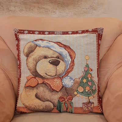 Декоративная гобеленовая наволочка для интерьерной подушки Мишка - Дед Мороз 47*47