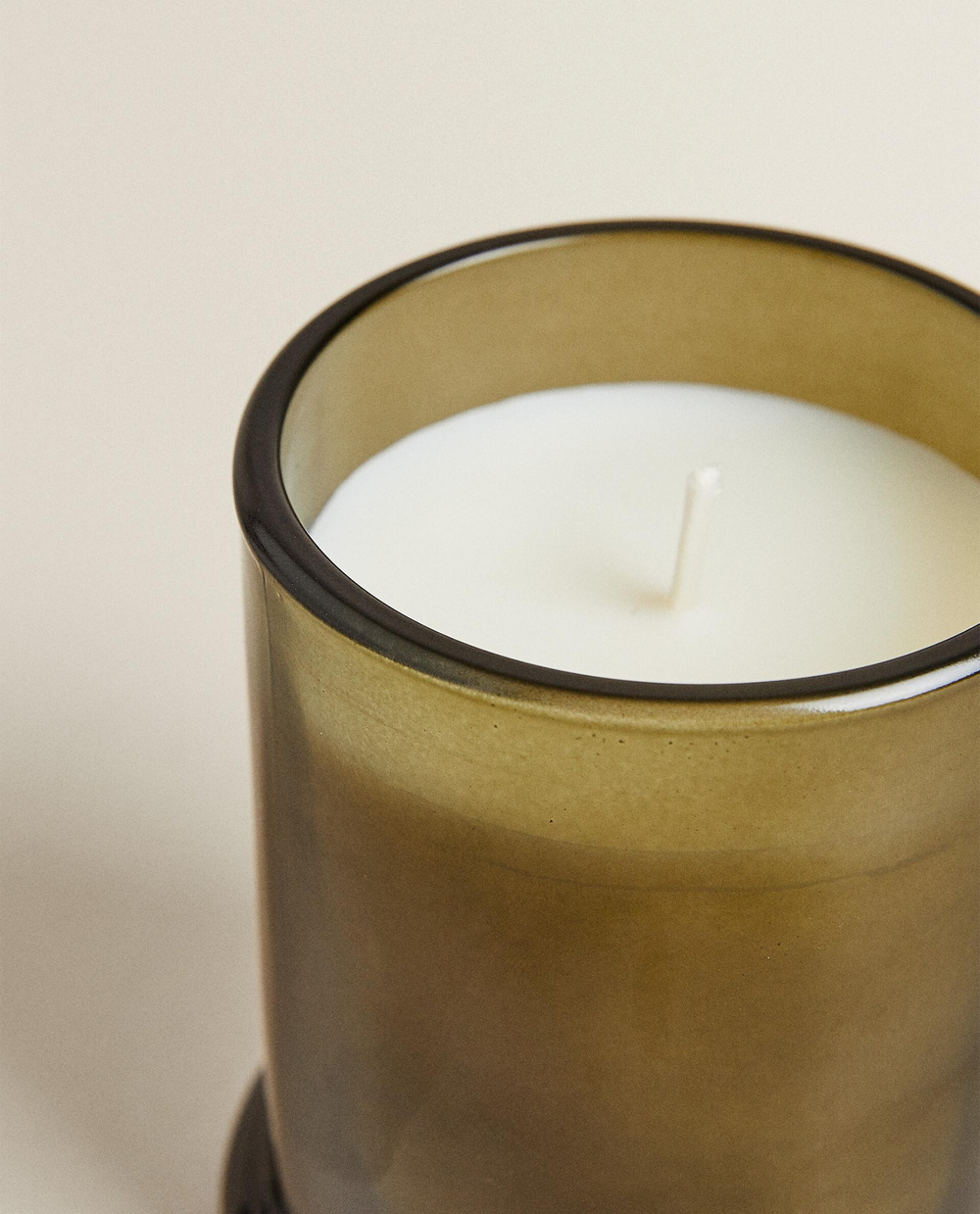 Zara Home Свеча ароматическая Basilicum 150 г, растительный воск, аромат свежий цитрусовый, Горчичный