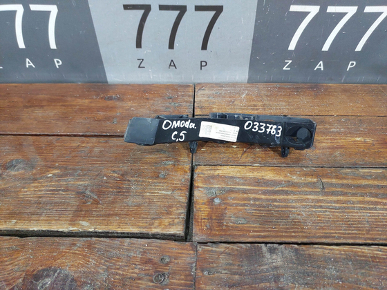 Кронштейн переднего бампера правый Omoda C5 22-нв Б/У Оригинал 602001561AA