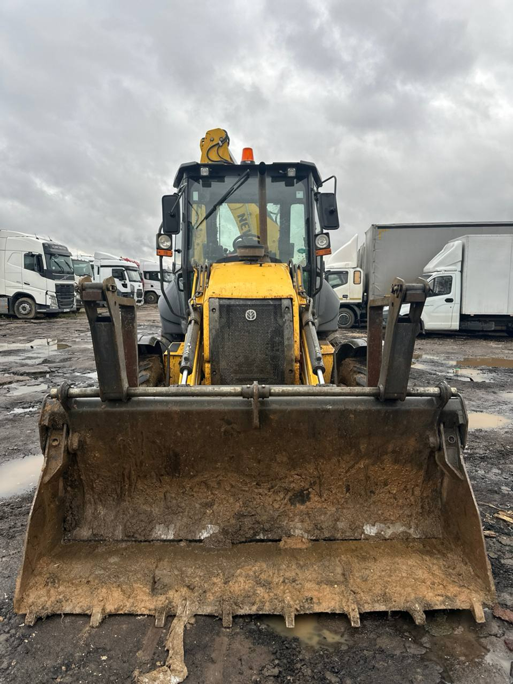 New Holland B80* Экскаватор-погрузчик B80B (Дизельный, 3,9 л, 96 л.с., АТ)