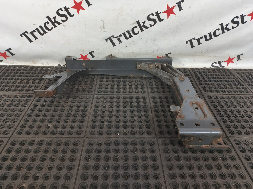 Кронштейн усилителя бампера левый