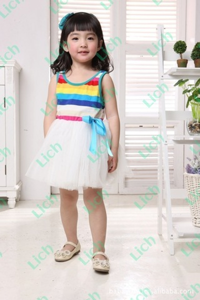 Платье детское с лифом в полоску и пышной юбкой