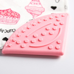 4405120 Нагрудник с прорезывателем, цвет розовый МИКС