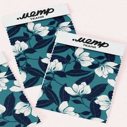 Ткань атлас белые цветы с листьями