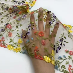 Вышивка на сетке телесная/полевые цветы 20 см