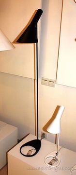 Replica Louis Poulsen AJ 50 table (white)