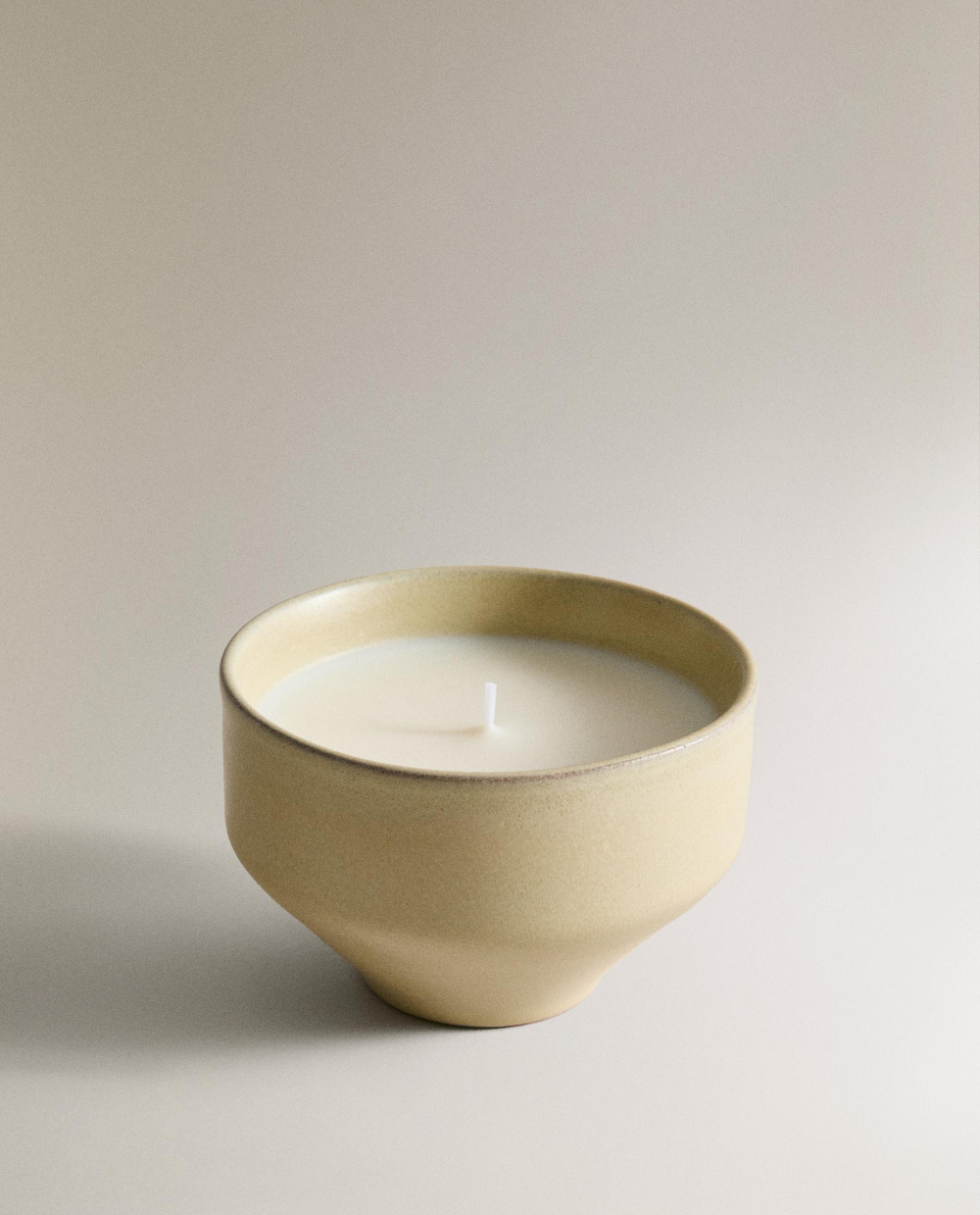 Zara Home Свеча ароматическая Mimosa Sublime 230 г, растительный воск, аромат цветочный, Розовый