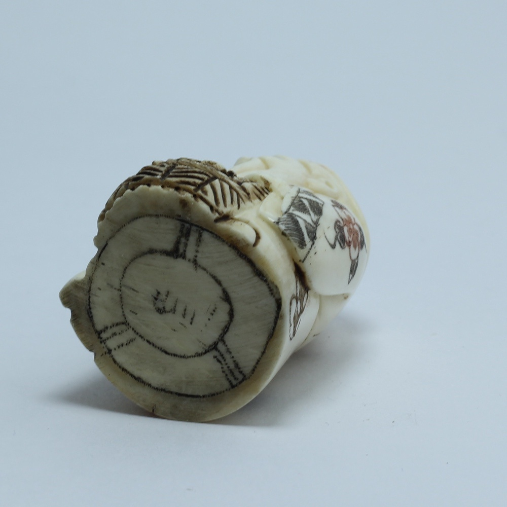 Нэцкэ Дзюродзин с корзиной рыбы и посохом