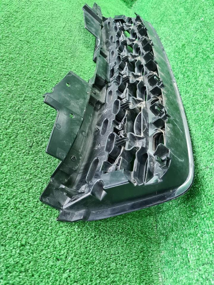 Решетка радиатора Land-Rover Discovery Sport 19-нв