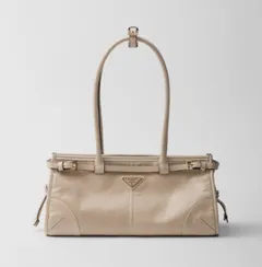 Маленькая кожаная сумка Prada через плечо, бежевый