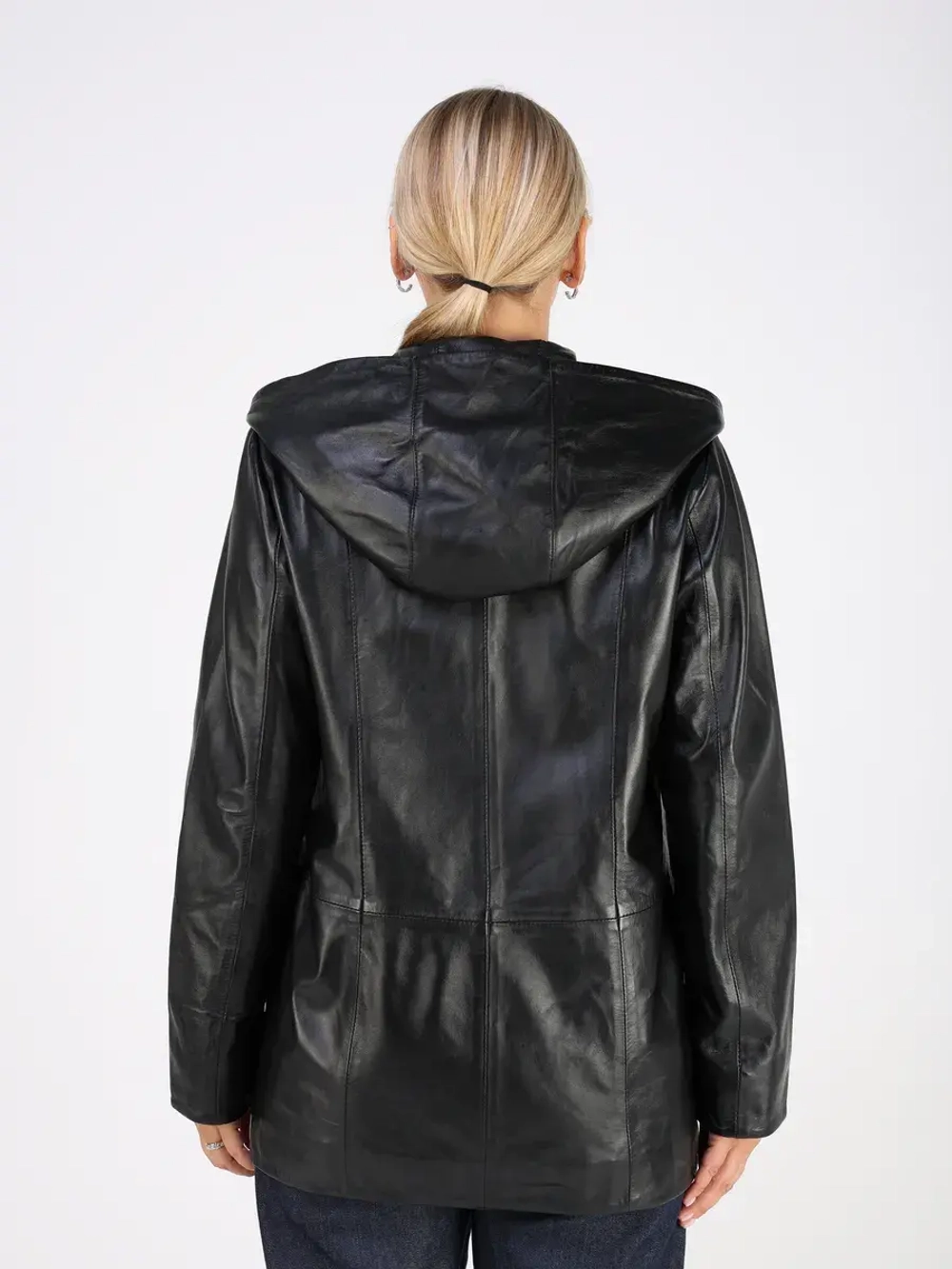 Кожаная куртка демисезонная с капюшоном