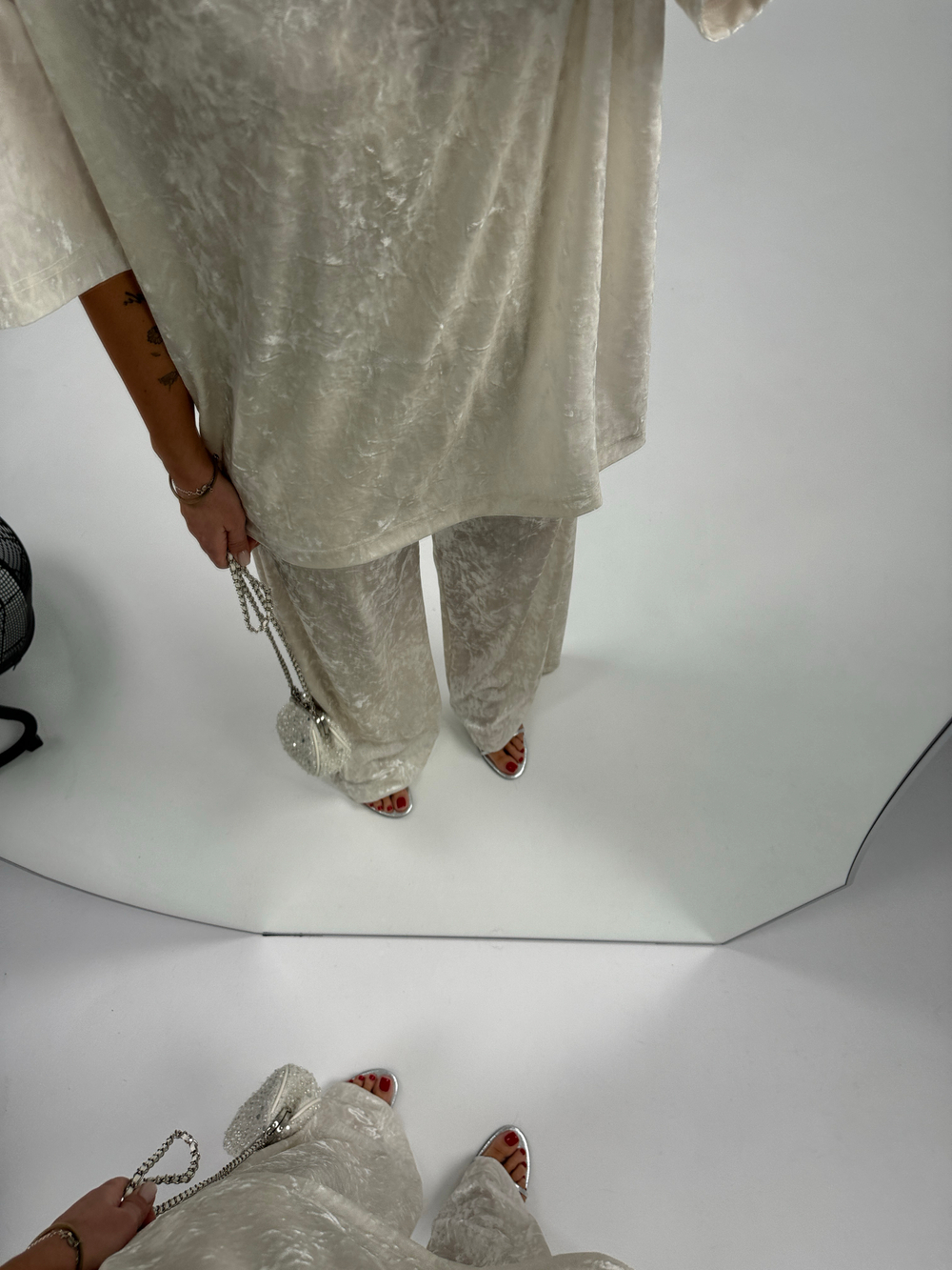 Бархатный костюм жемчужный